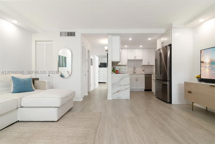 Real estate property located at 611 14th Ave #103, Broward, Park Court Condo, Fort Lauderdale, FL