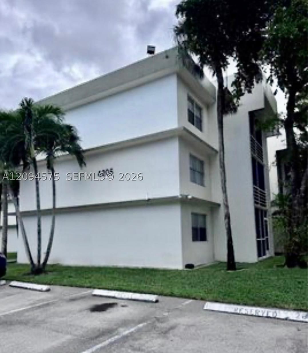 Real estate property located at 4205 University Dr #212, Broward, Springcrest Condo, Sunrise, FL