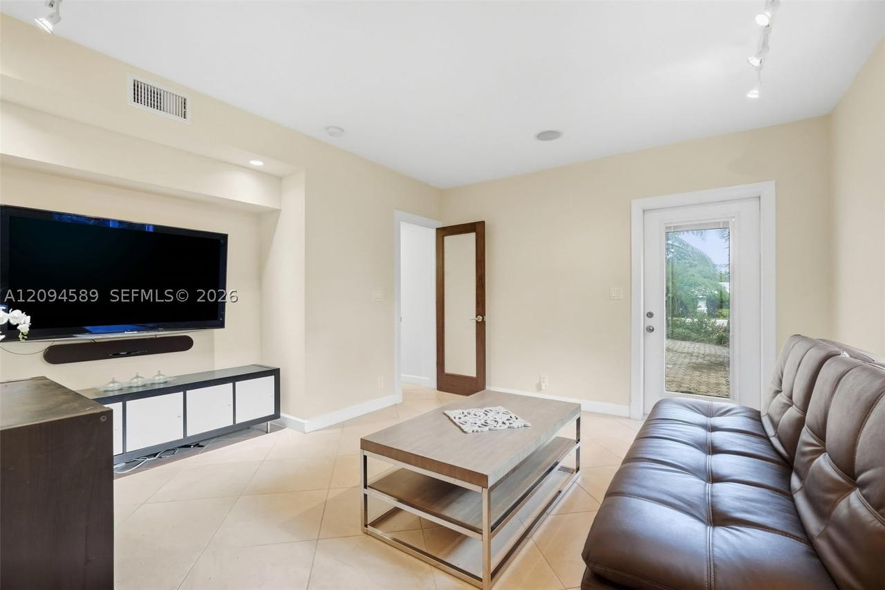Real estate property located at 521 Victoria Park Rd, Broward, Victoria Park Corr Amen P, Fort Lauderdale, FL