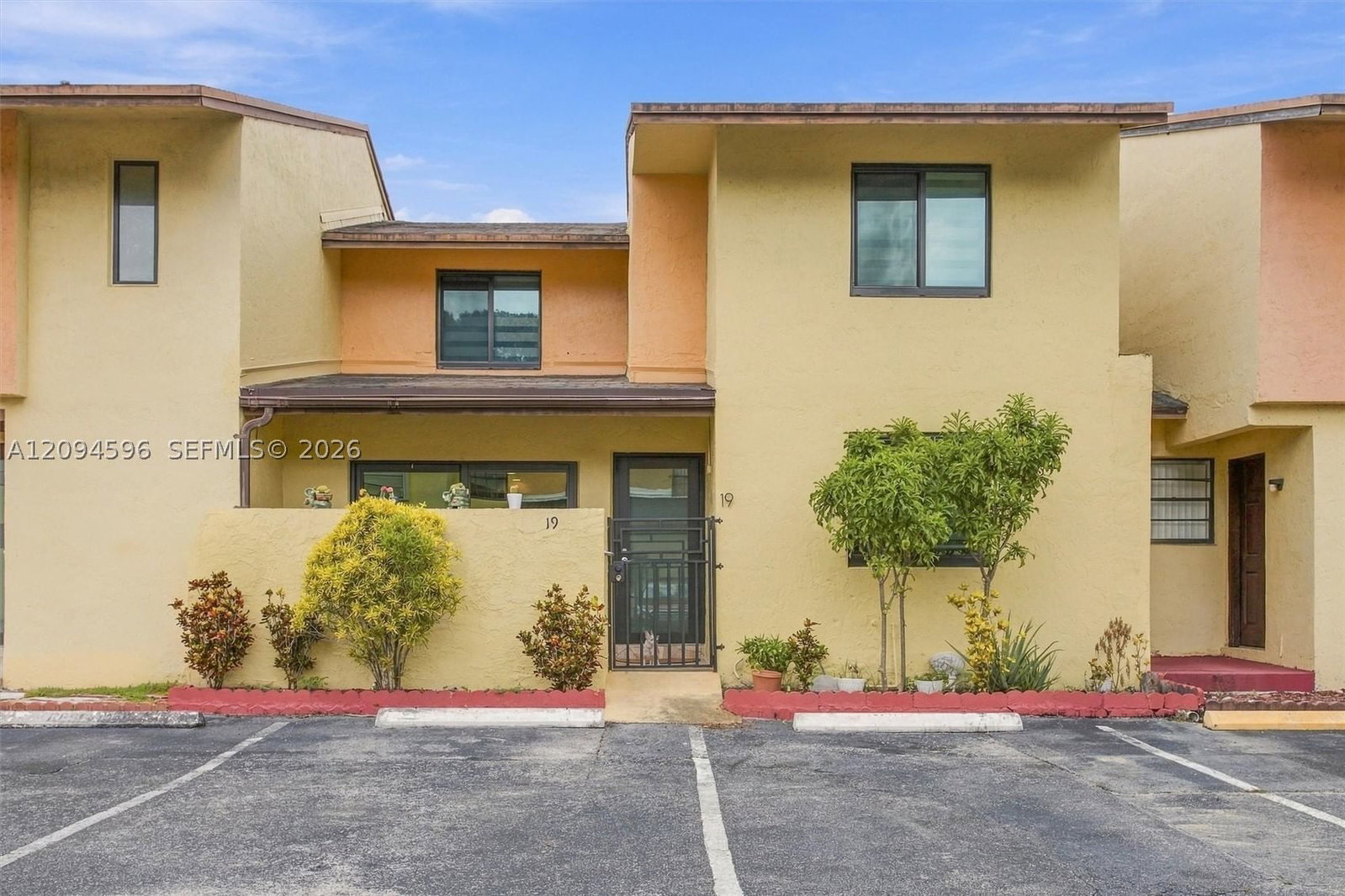 Real estate property located at 9670 Fontainebleau Blvd #19, Miami-dade, 9670 Golfview Villas Cond, Miami, FL