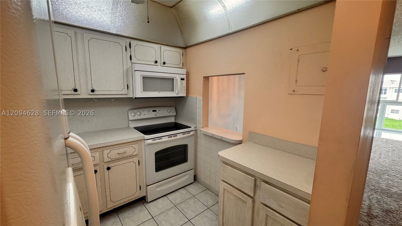 Real estate property located at 8400 Sunrise Lakes Blvd #306, Broward, Sunrise Lakes 53 Condo, Sunrise, FL