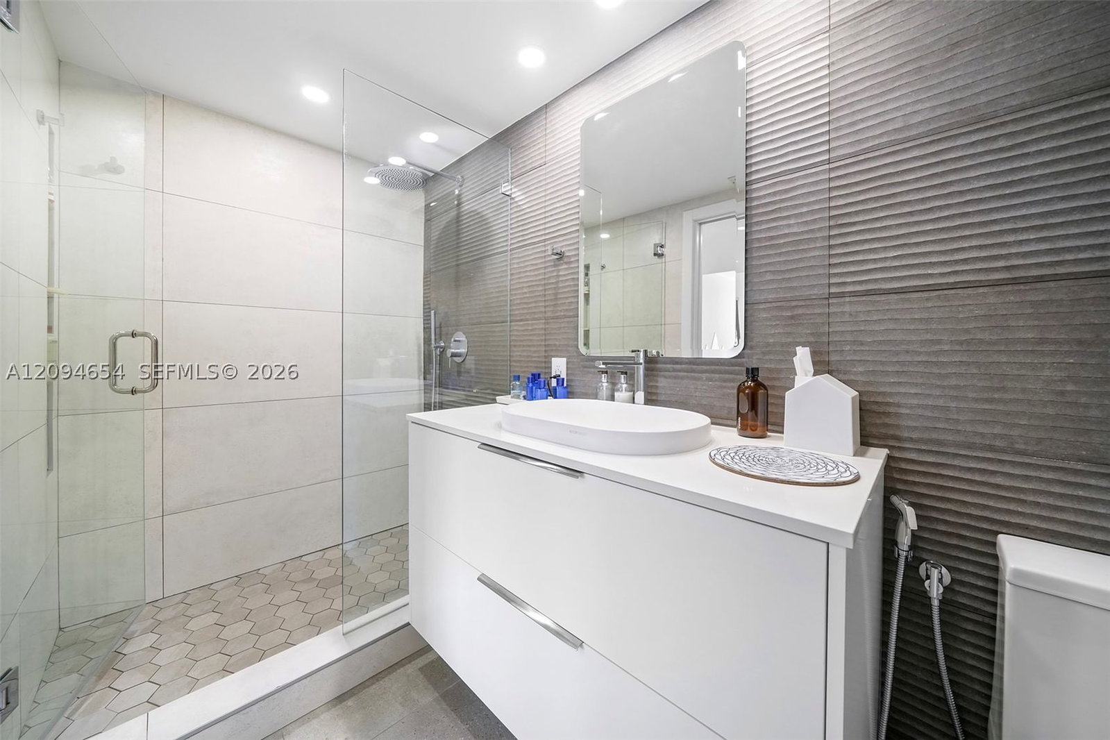 Real estate property located at 1330 West Ave #1506, Miami-dade, The Waverly At South Beac, Miami Beach, FL