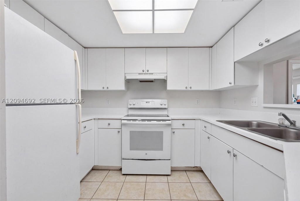 Real estate property located at 2005 10th Ave #407, Broward, Village East Condo, Fort Lauderdale, FL