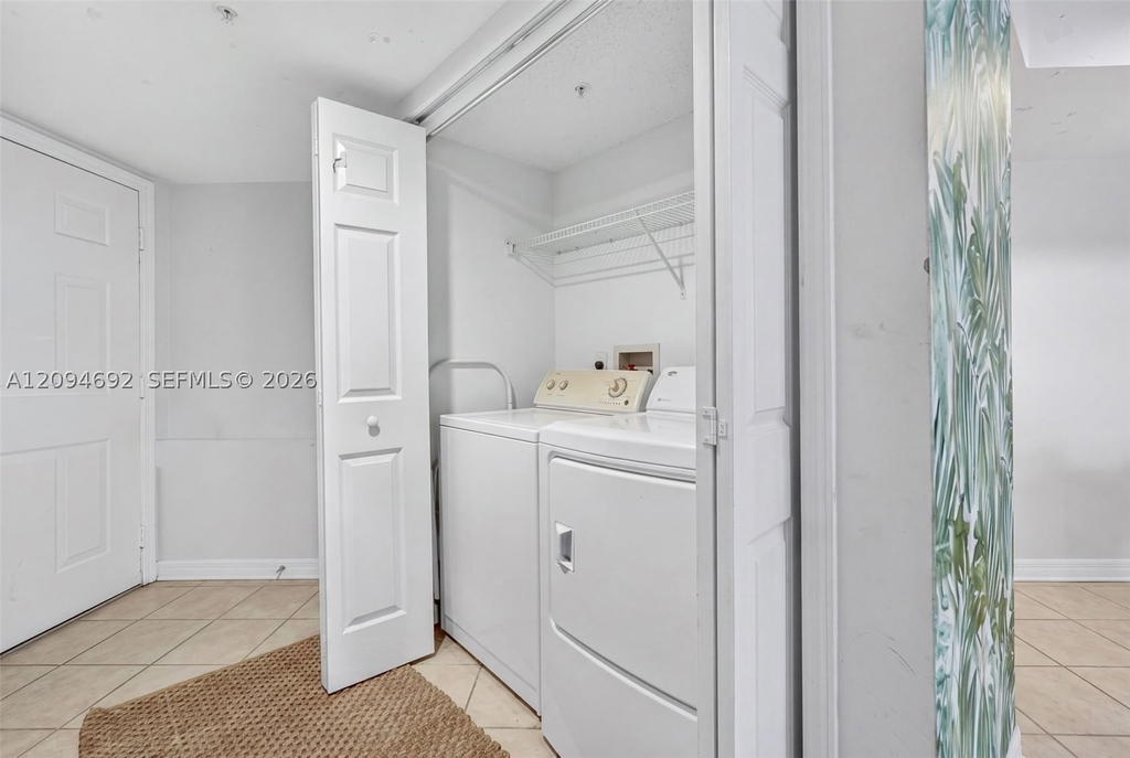 Real estate property located at 2005 10th Ave #407, Broward, Village East Condo, Fort Lauderdale, FL