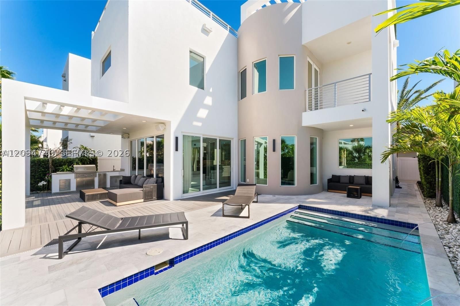 Real estate property located at 10561 67th Ter, Miami-dade, Grand Floridian Estates, Doral, FL