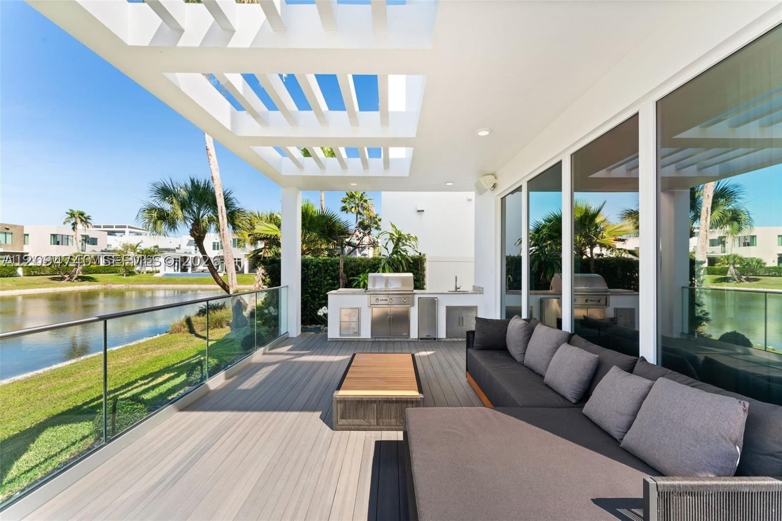 Real estate property located at 10561 67th Ter, Miami-dade, Grand Floridian Estates, Doral, FL
