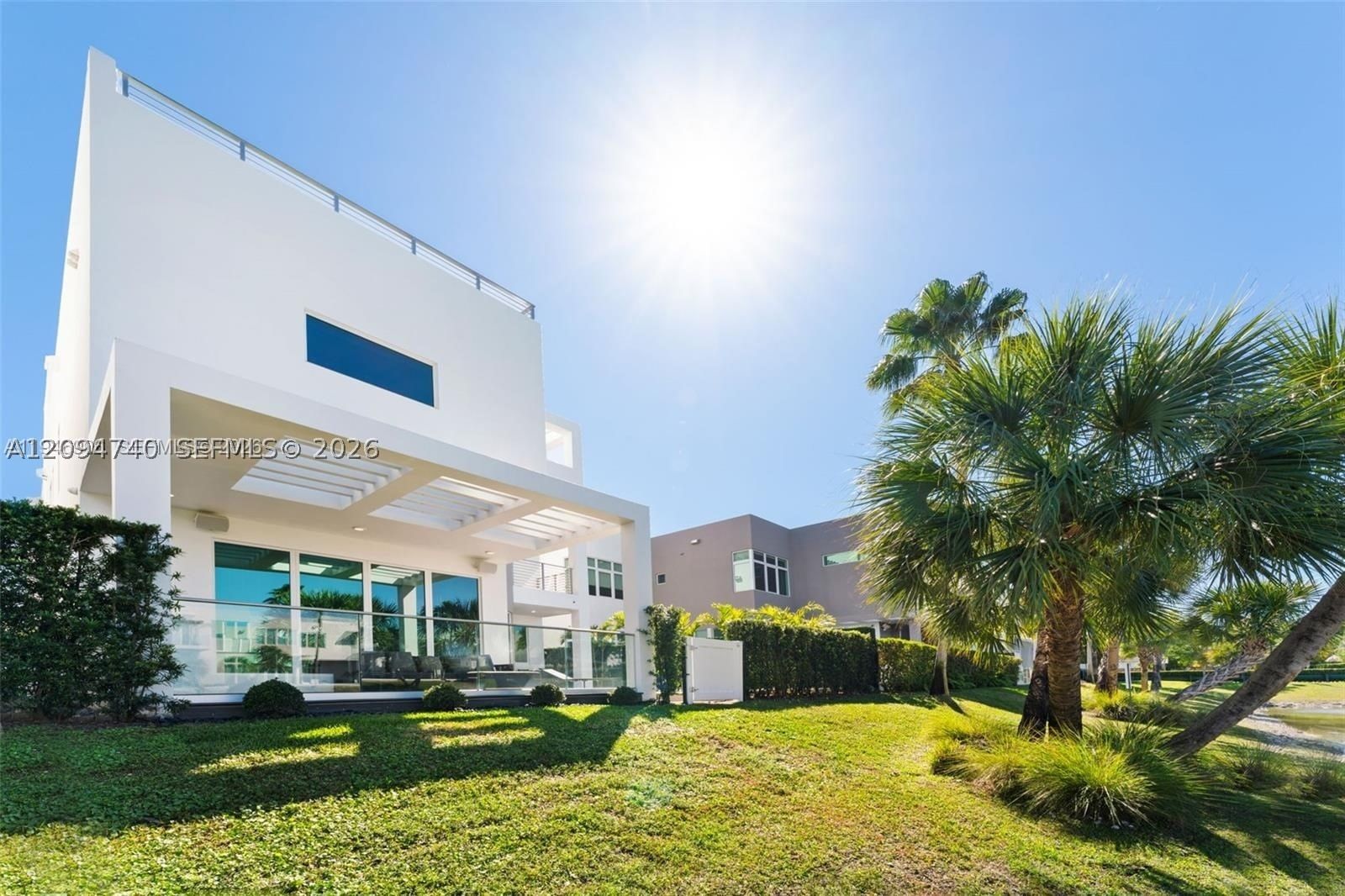 Real estate property located at 10561 67th Ter, Miami-dade, Grand Floridian Estates, Doral, FL