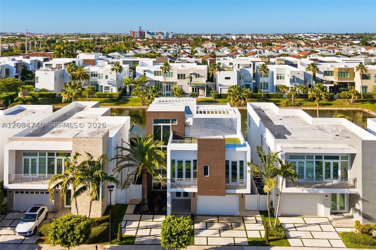 Real estate property located at 10561 67th Ter, Miami-dade, Grand Floridian Estates, Doral, FL