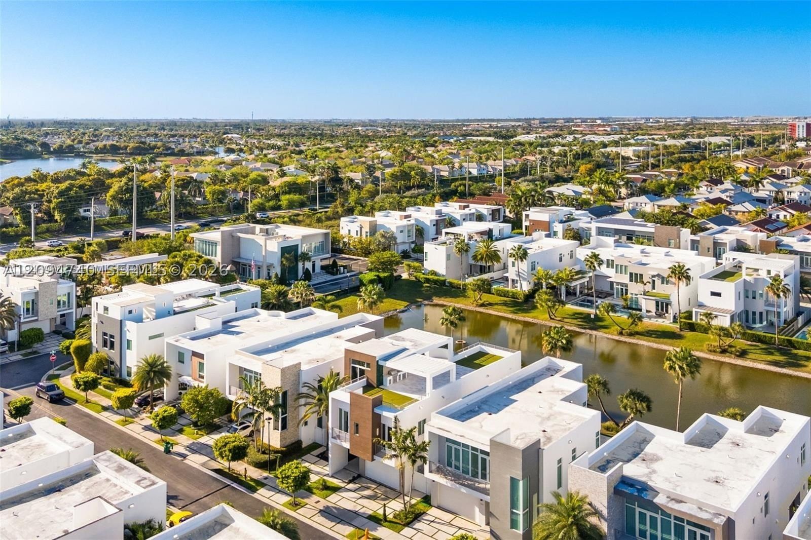 Real estate property located at 10561 67th Ter, Miami-dade, Grand Floridian Estates, Doral, FL