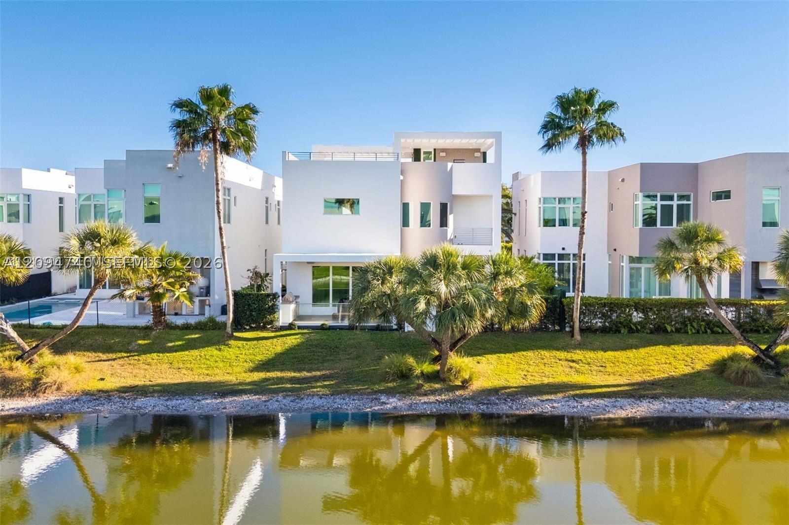 Real estate property located at 10561 67th Ter, Miami-dade, Grand Floridian Estates, Doral, FL