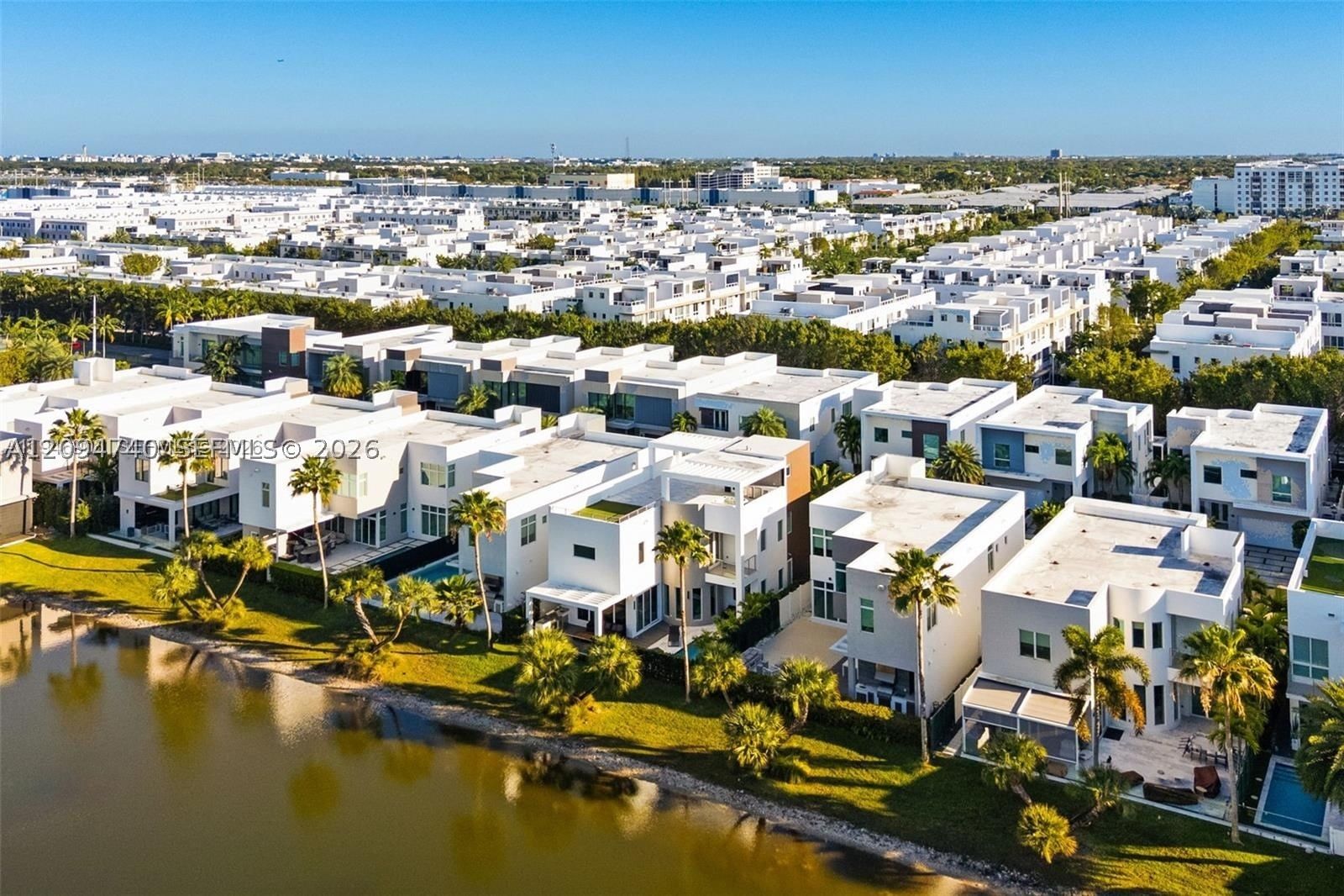 Real estate property located at 10561 67th Ter, Miami-dade, Grand Floridian Estates, Doral, FL