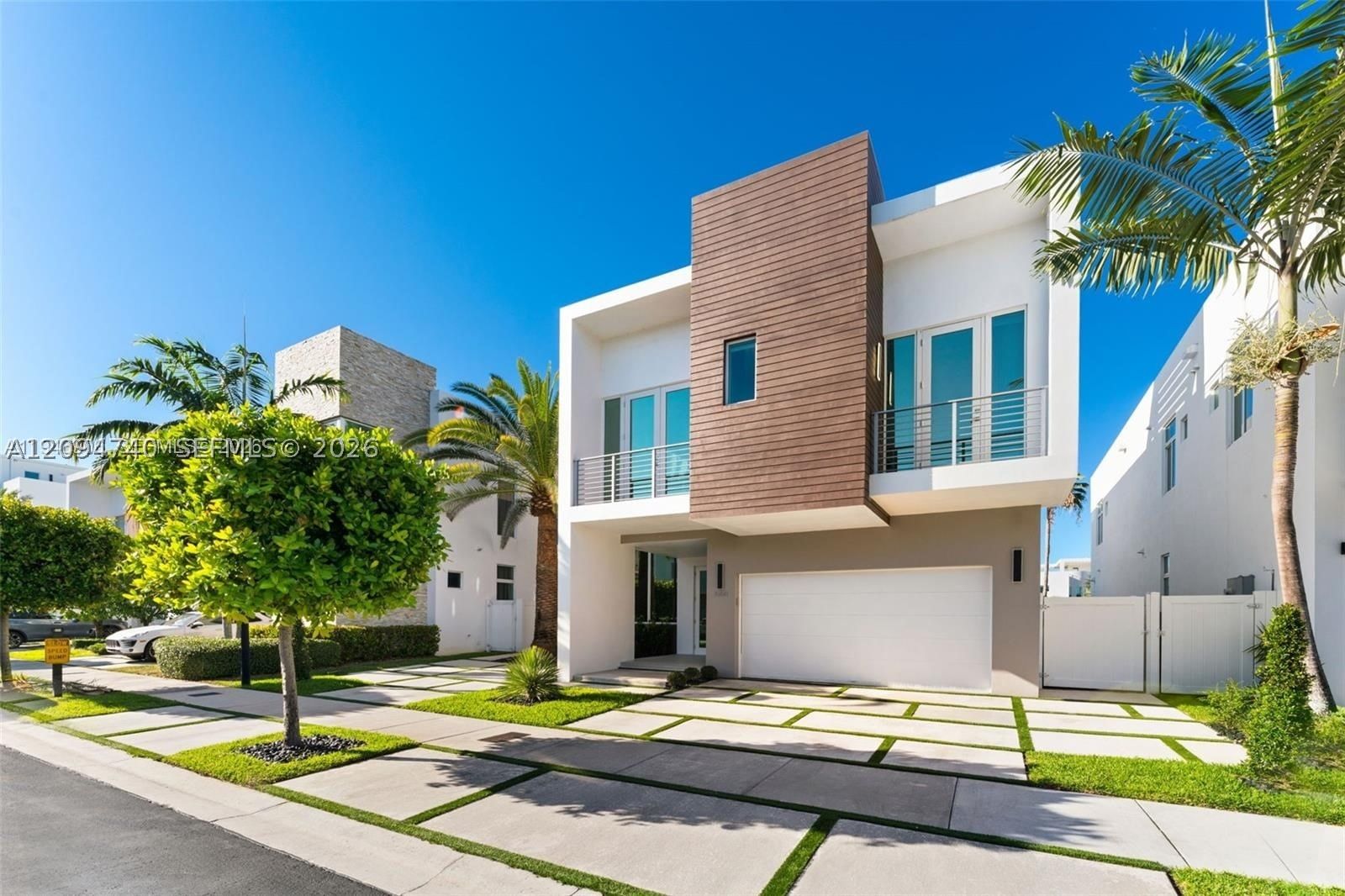 Real estate property located at 10561 67th Ter, Miami-dade, Grand Floridian Estates, Doral, FL