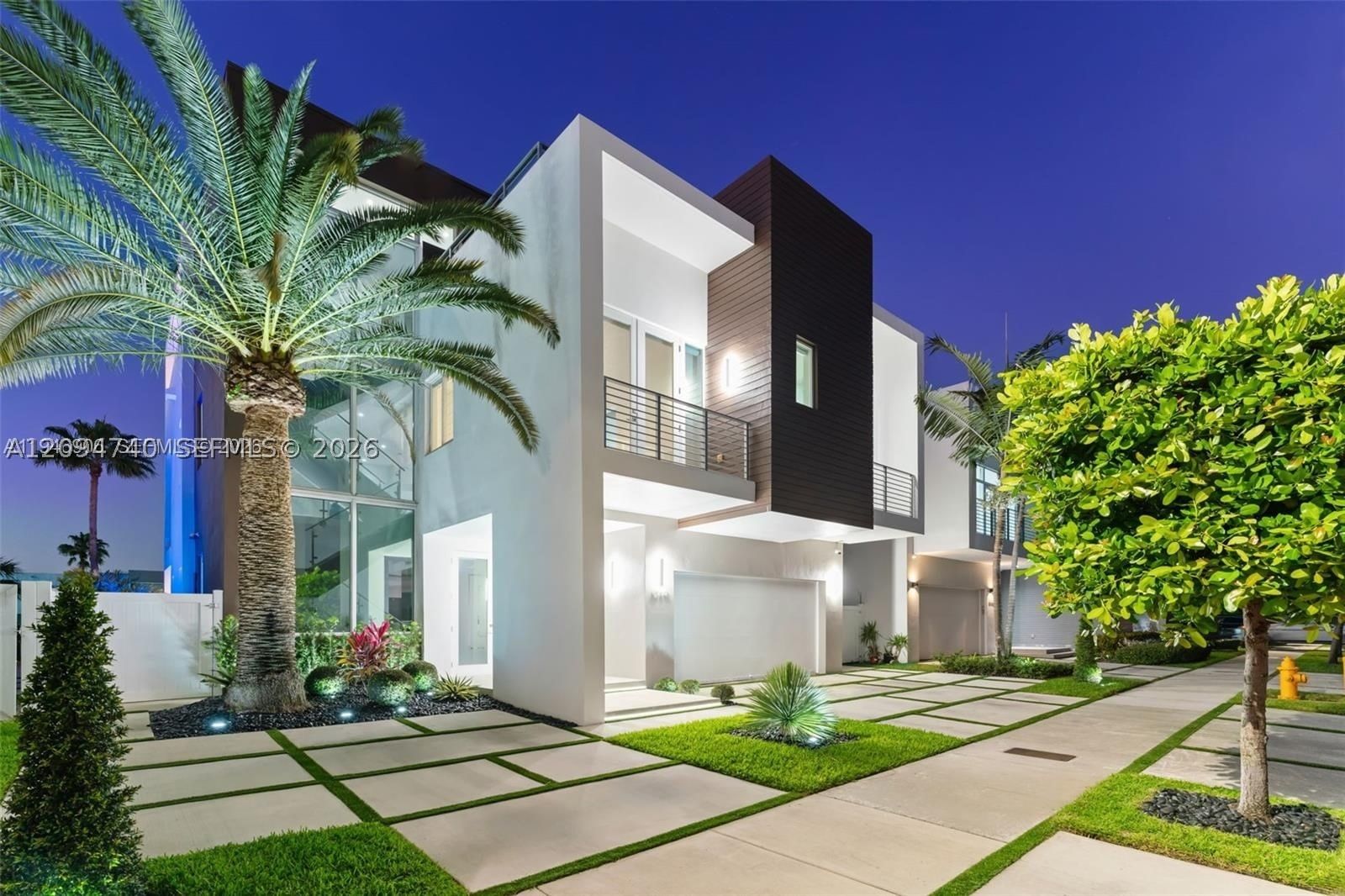 Real estate property located at 10561 67th Ter, Miami-dade, Grand Floridian Estates, Doral, FL