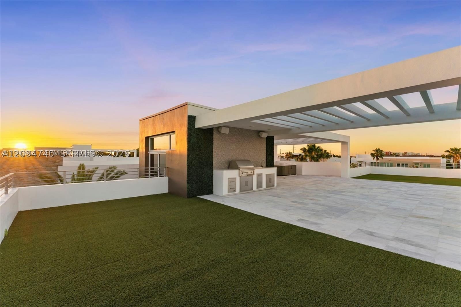 Real estate property located at 10561 67th Ter, Miami-dade, Grand Floridian Estates, Doral, FL