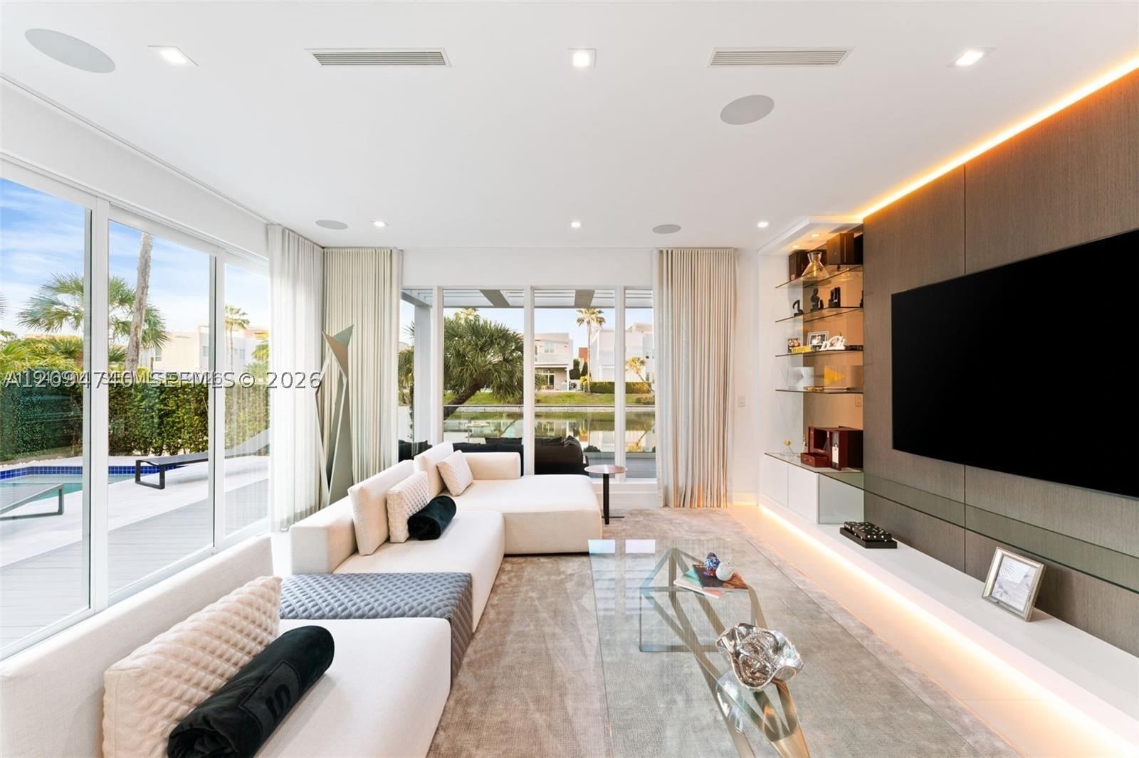 Real estate property located at 10561 67th Ter, Miami-dade, Grand Floridian Estates, Doral, FL