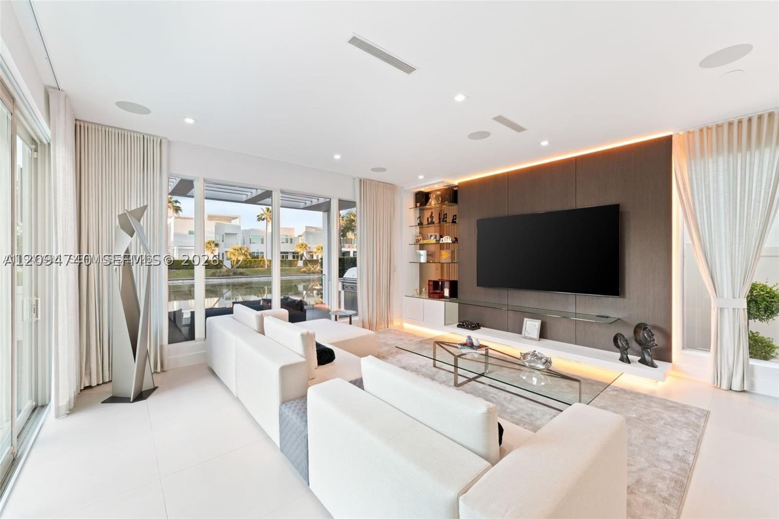 Real estate property located at 10561 67th Ter, Miami-dade, Grand Floridian Estates, Doral, FL