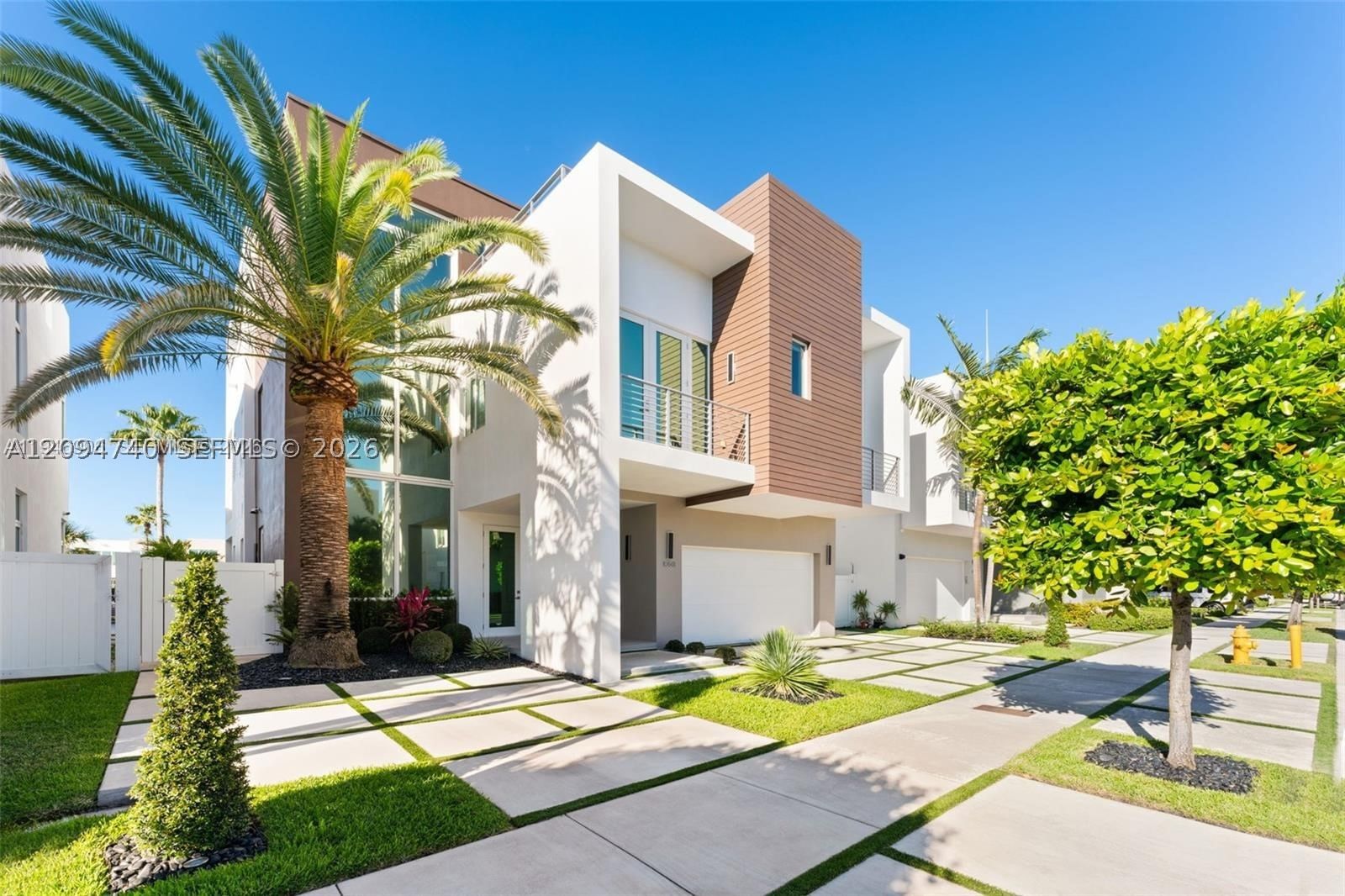 Real estate property located at 10561 67th Ter, Miami-dade, Grand Floridian Estates, Doral, FL