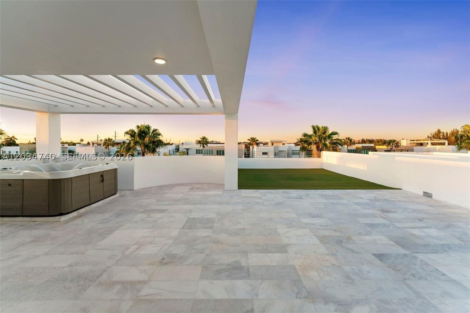 Real estate property located at 10561 67th Ter, Miami-dade, Grand Floridian Estates, Doral, FL