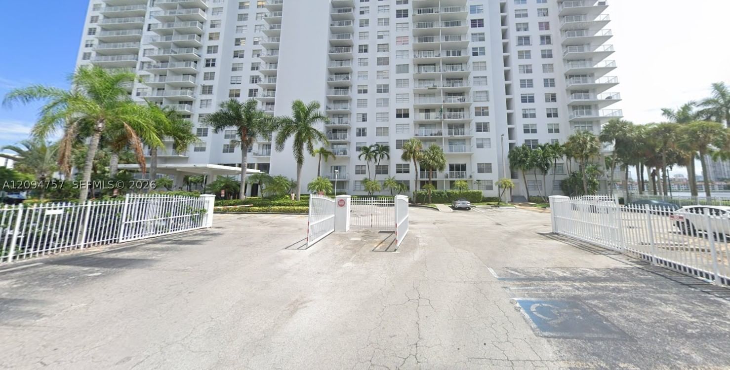 Real estate property located at 2801 183rd St #111W, Miami-dade, Admirals Port Condo West, Aventura, FL