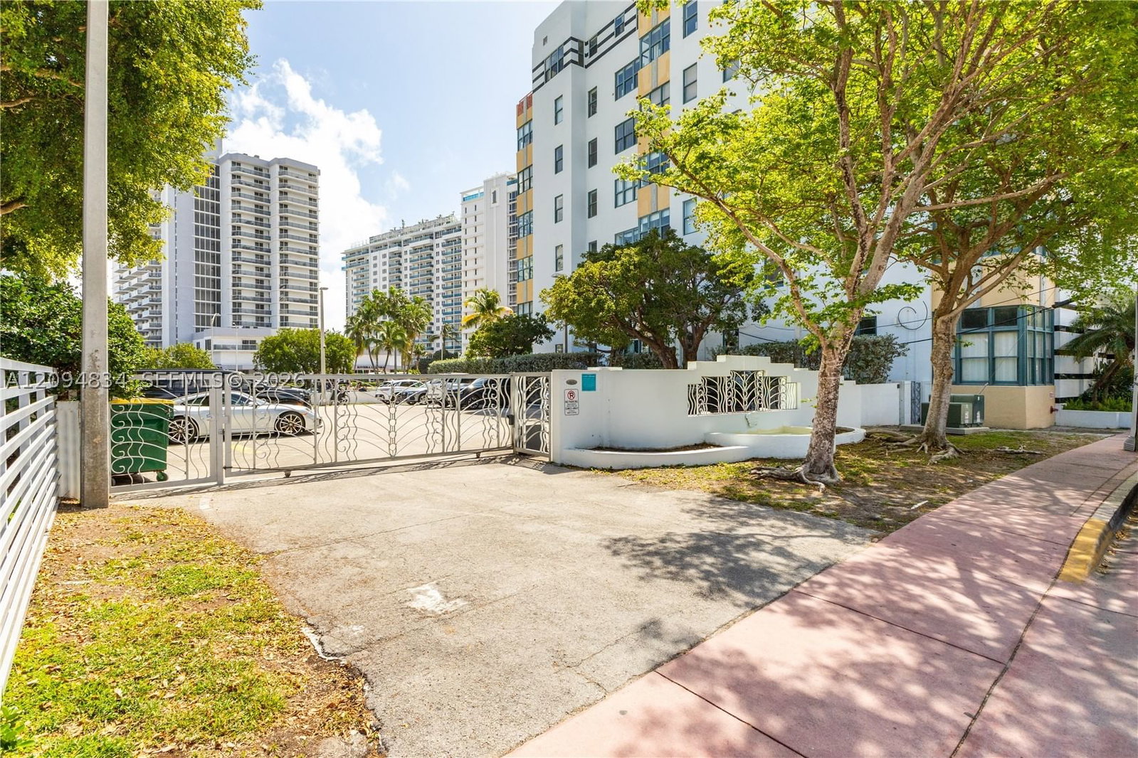 Real estate property located at 2421 Lake Pancoast Dr #3B, Miami-dade, Helen Mar Condo, Miami Beach, FL