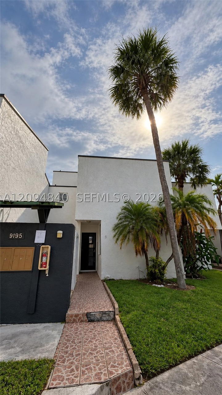 Real estate property located at 9195 Fontainebleau Blvd #4, Miami-dade, Oakview Condo #4, Miami, FL