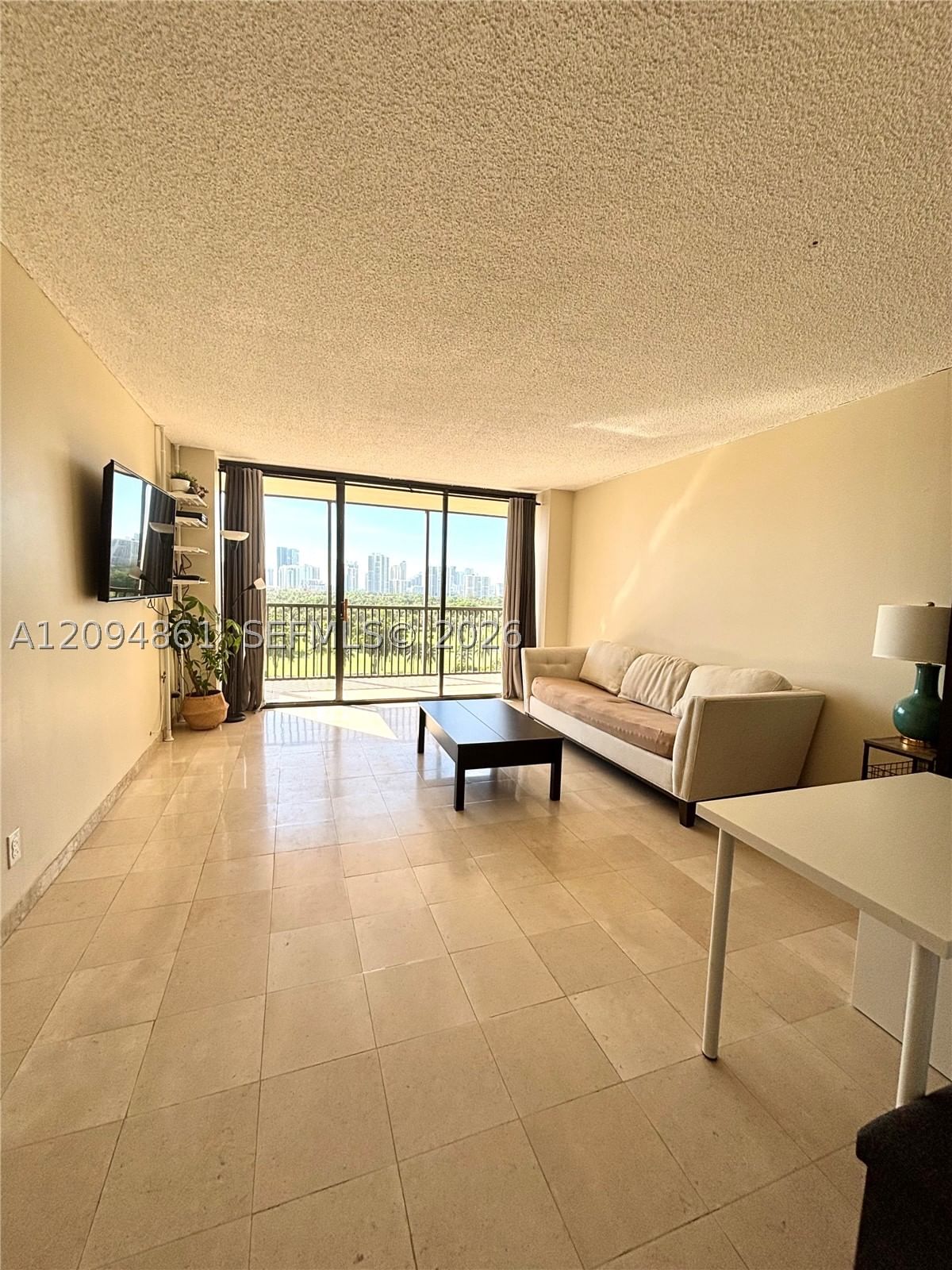 Real estate property located at 20301 Country Club Dr #1025, Miami-dade, Coronado Condo- Tower Ii, Aventura, FL
