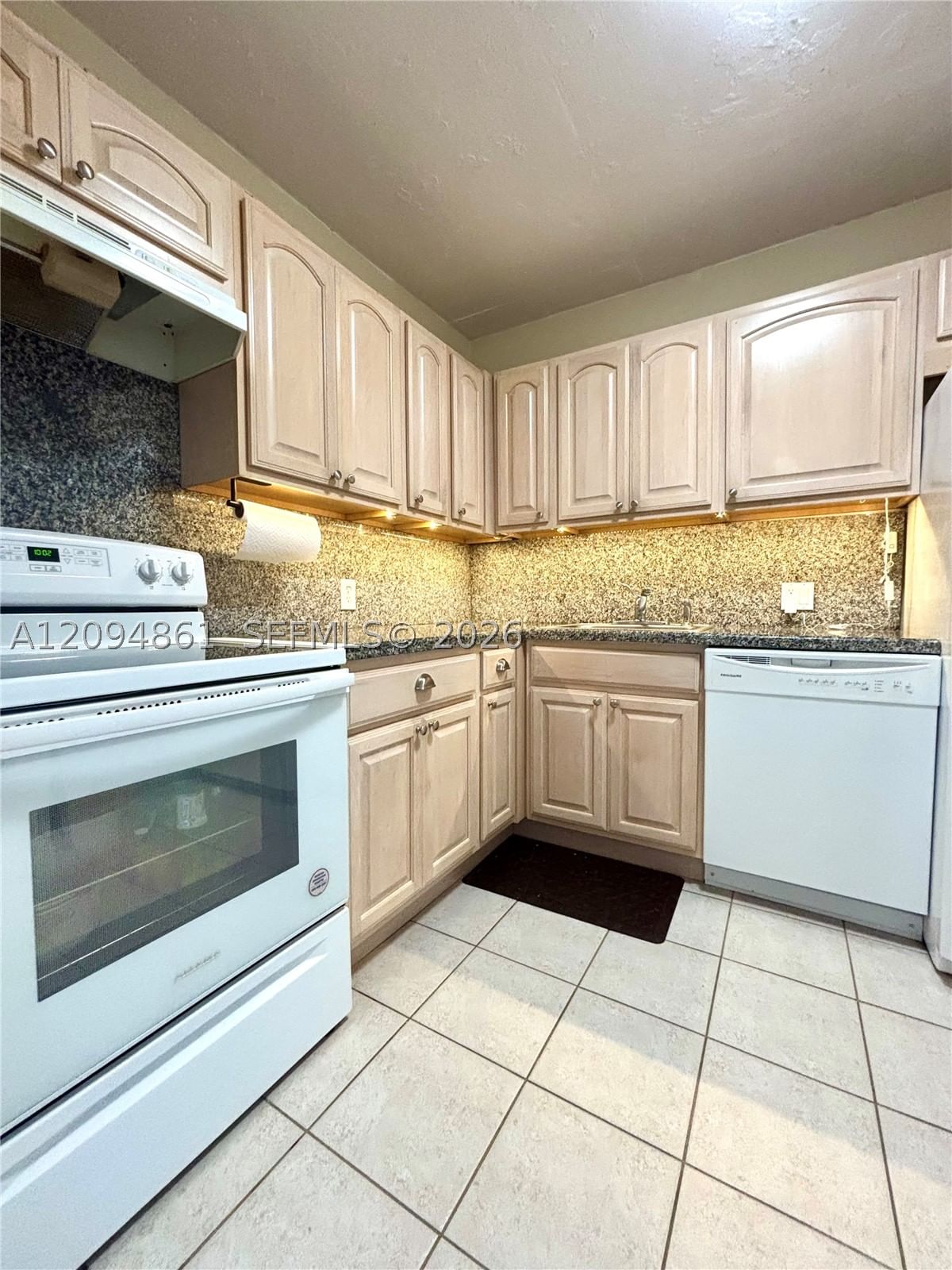Real estate property located at 20301 Country Club Dr #1025, Miami-dade, Coronado Condo- Tower Ii, Aventura, FL