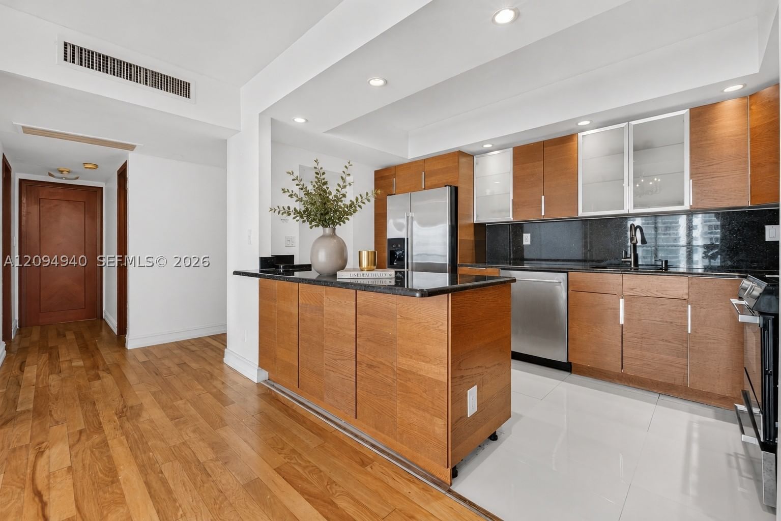 Real estate property located at 19380 Collins Ave #1103, Miami-dade, Oceanview Building B Cond, Sunny Isles Beach, FL