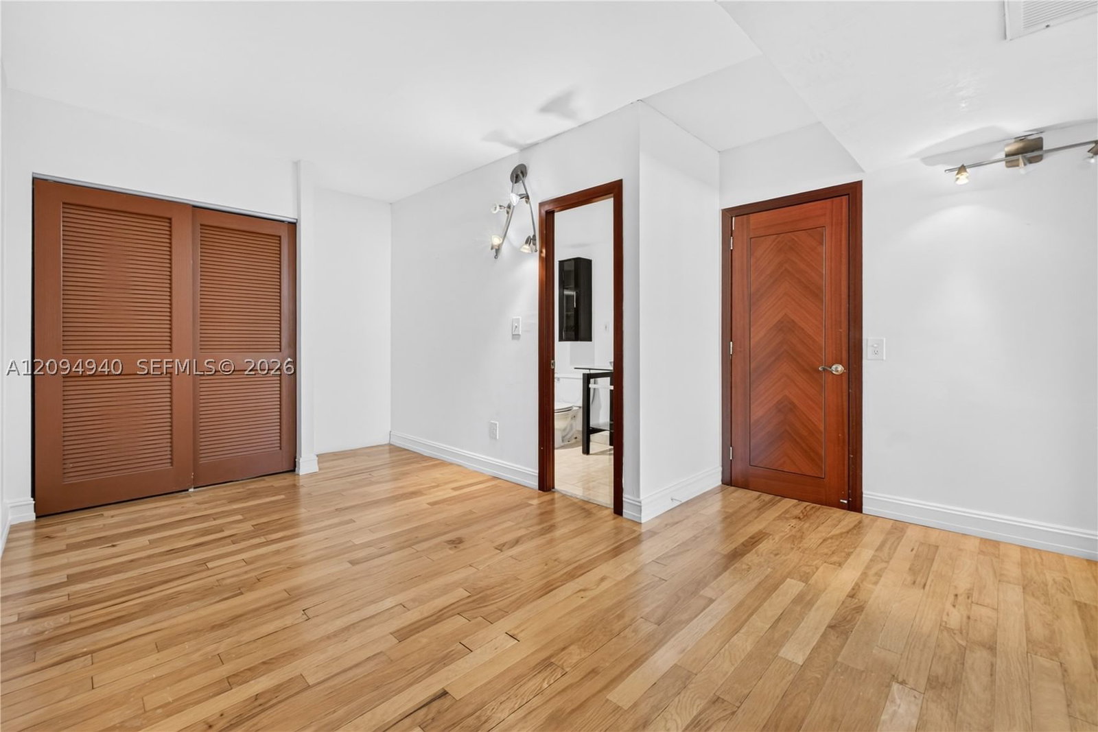 Real estate property located at 19380 Collins Ave #1103, Miami-dade, Oceanview Building B Cond, Sunny Isles Beach, FL