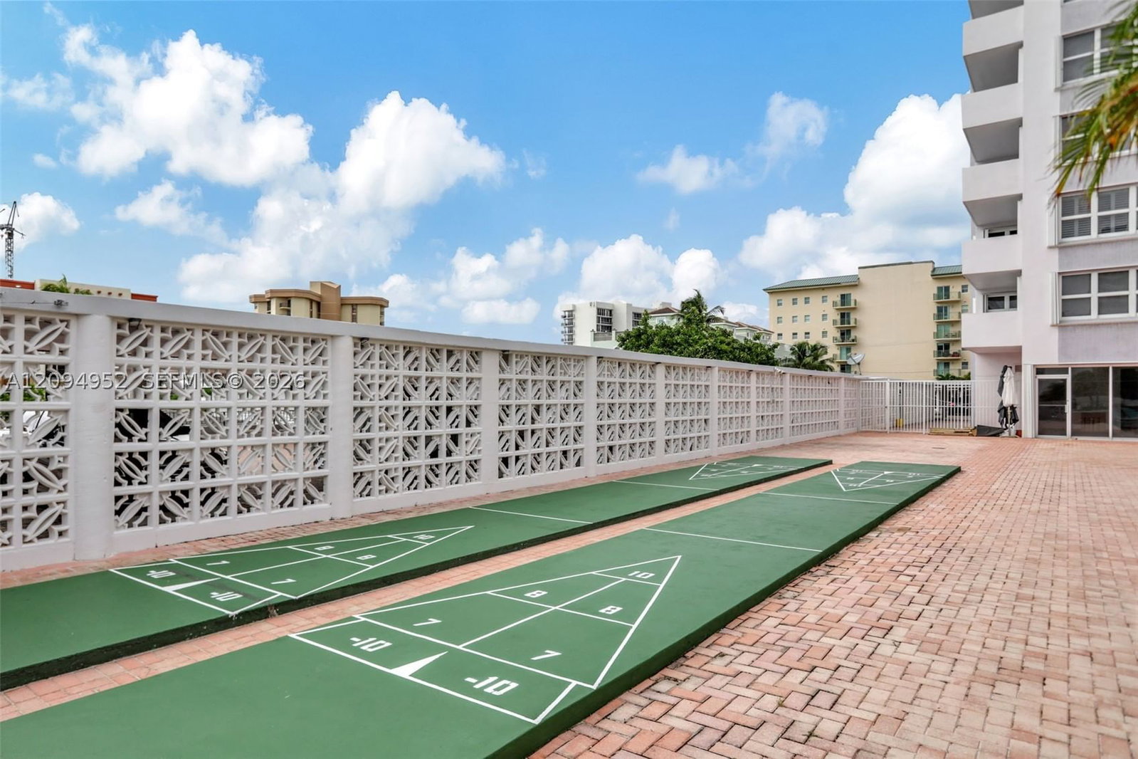 Real estate property located at 405 Ocean Blvd #615, Broward, Parliament House Condo, Pompano Beach, FL