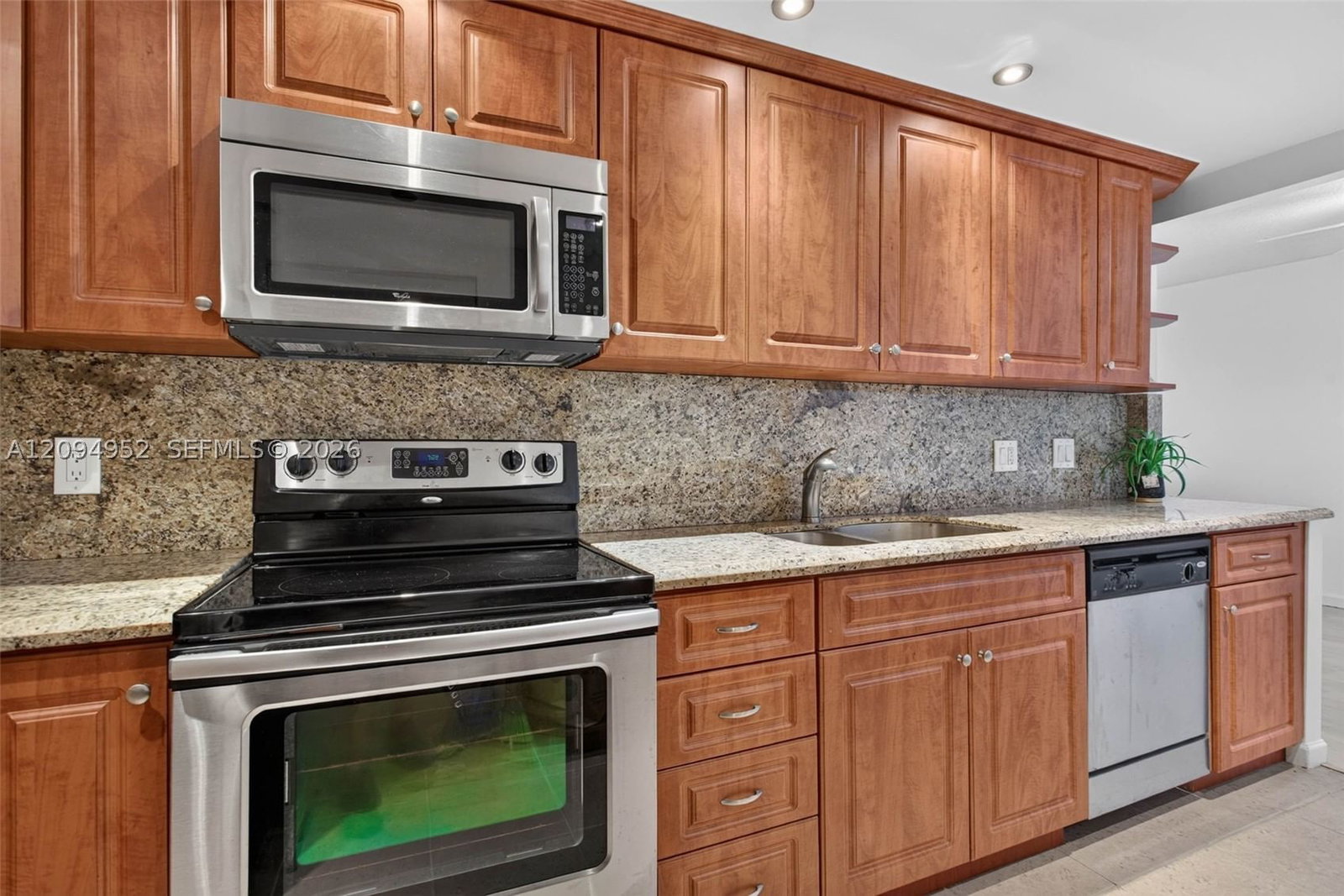 Real estate property located at 405 Ocean Blvd #615, Broward, Parliament House Condo, Pompano Beach, FL