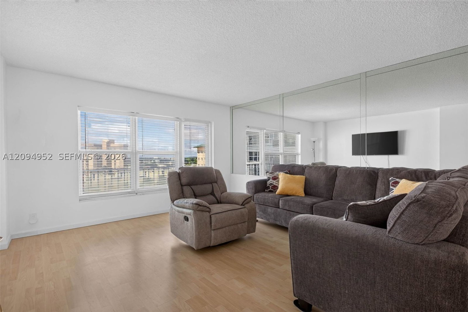 Real estate property located at 405 Ocean Blvd #615, Broward, Parliament House Condo, Pompano Beach, FL