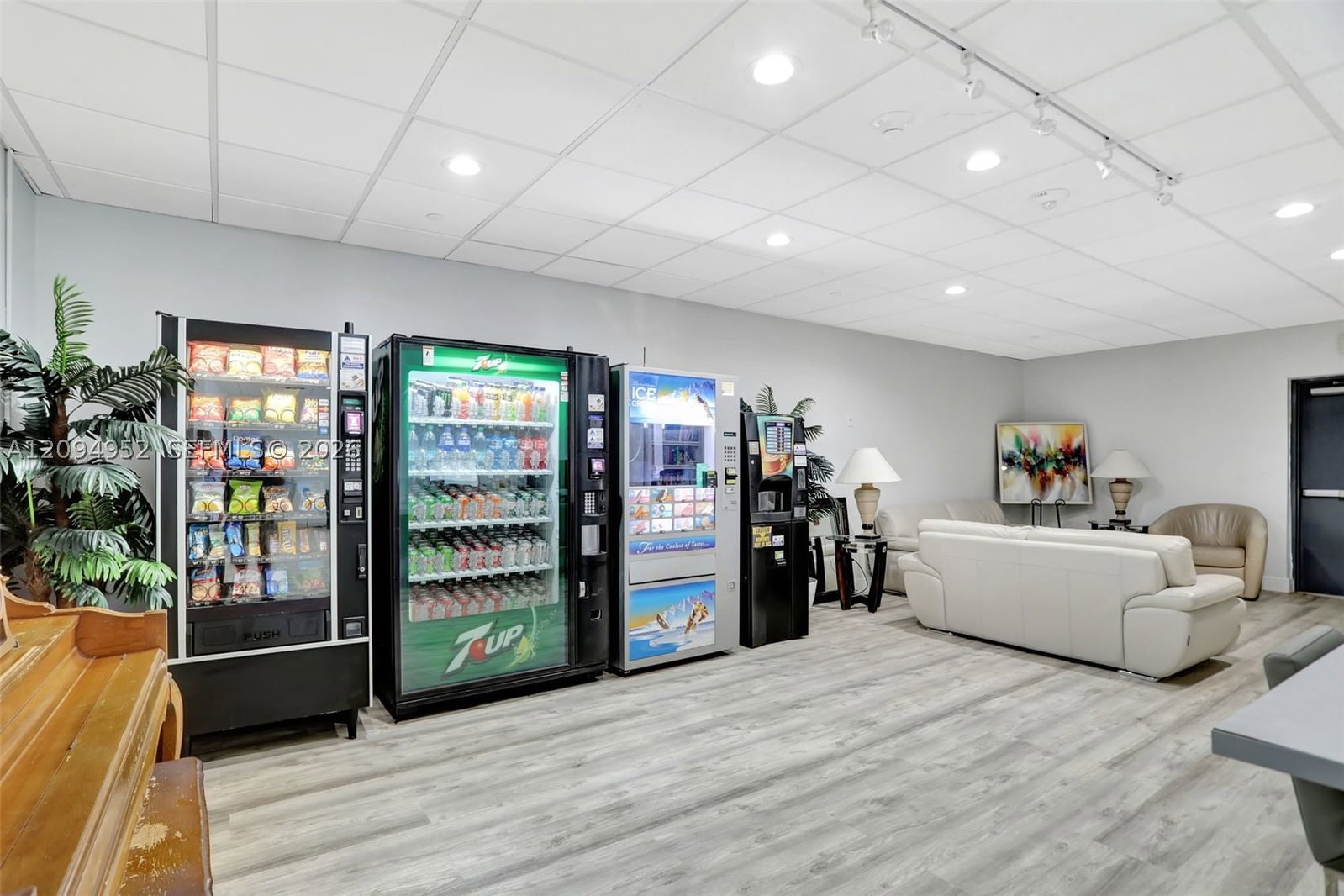 Real estate property located at 405 Ocean Blvd #615, Broward, Parliament House Condo, Pompano Beach, FL