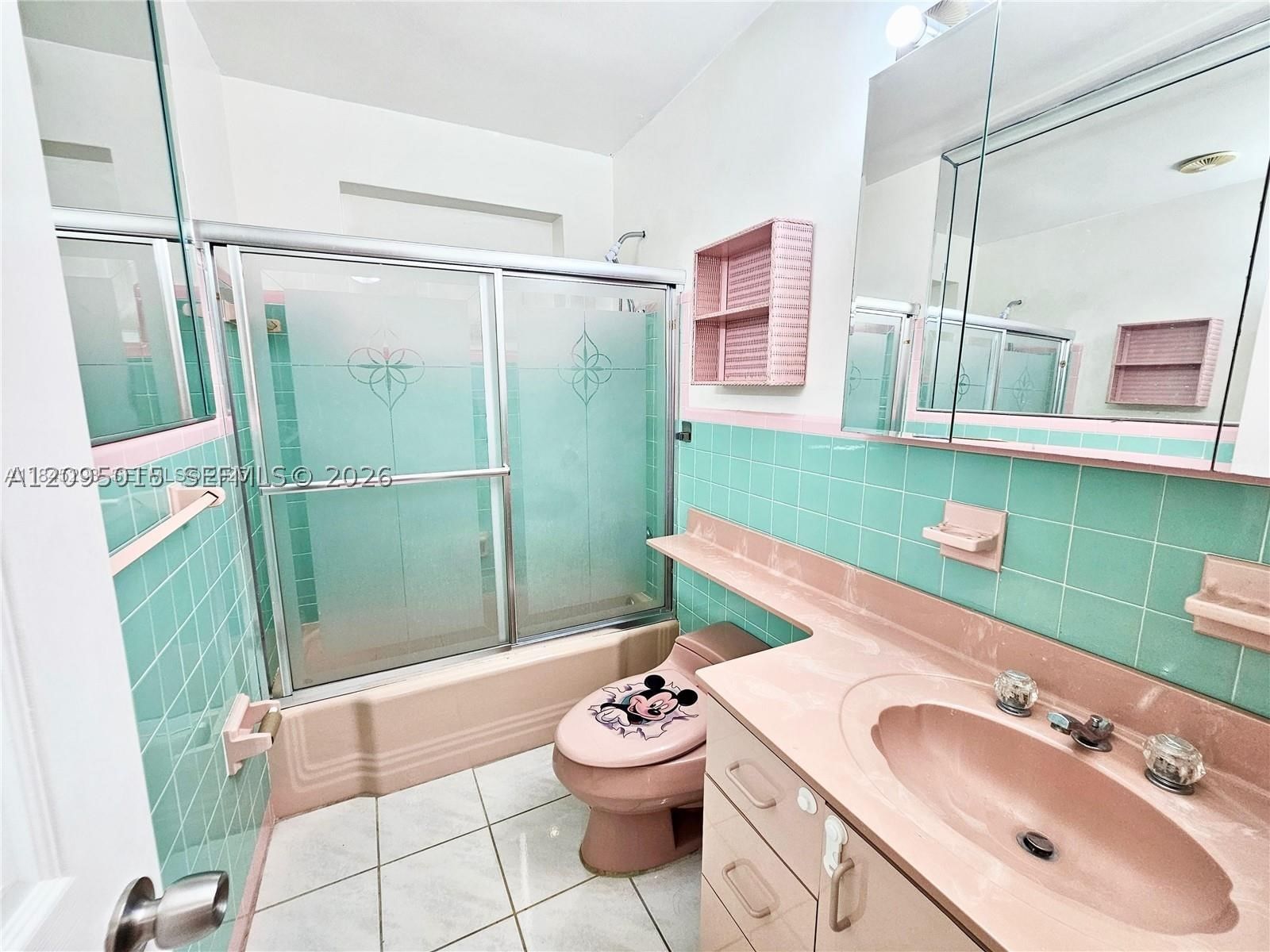Real estate property located at 4596 8th Ct, Miami-dade, Ingleside Park, Hialeah, FL