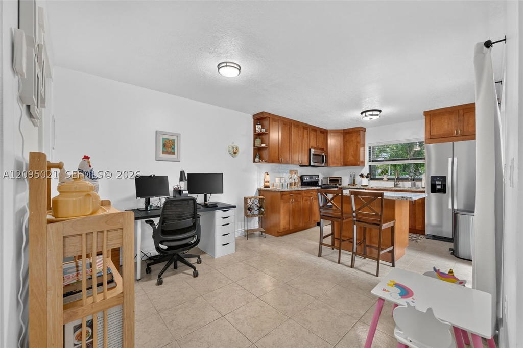 Real estate property located at 14285 94th Cir Ln #104-25, Miami-dade, Camelot Three Condo, Miami, FL
