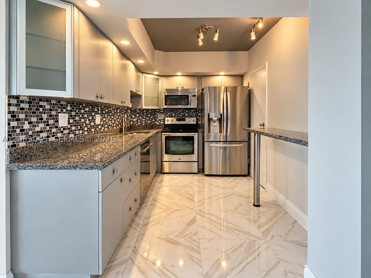Real estate property located at 300 Bayview Dr #2014, Miami-dade, Arlen House Condo, Sunny Isles Beach, FL