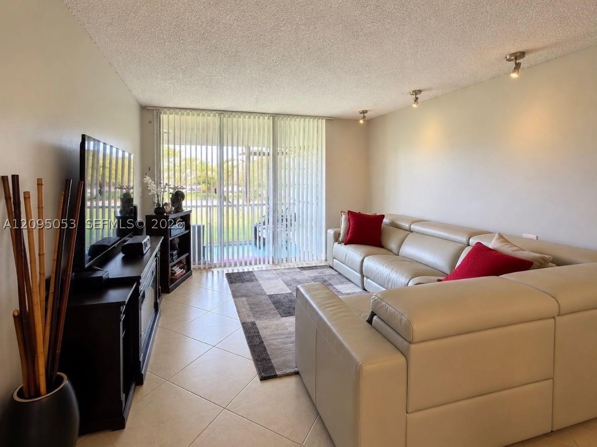 Real estate property located at 3141 47th Ter #122, Broward, Cypress Chase North No 3, Lauderdale Lakes, FL