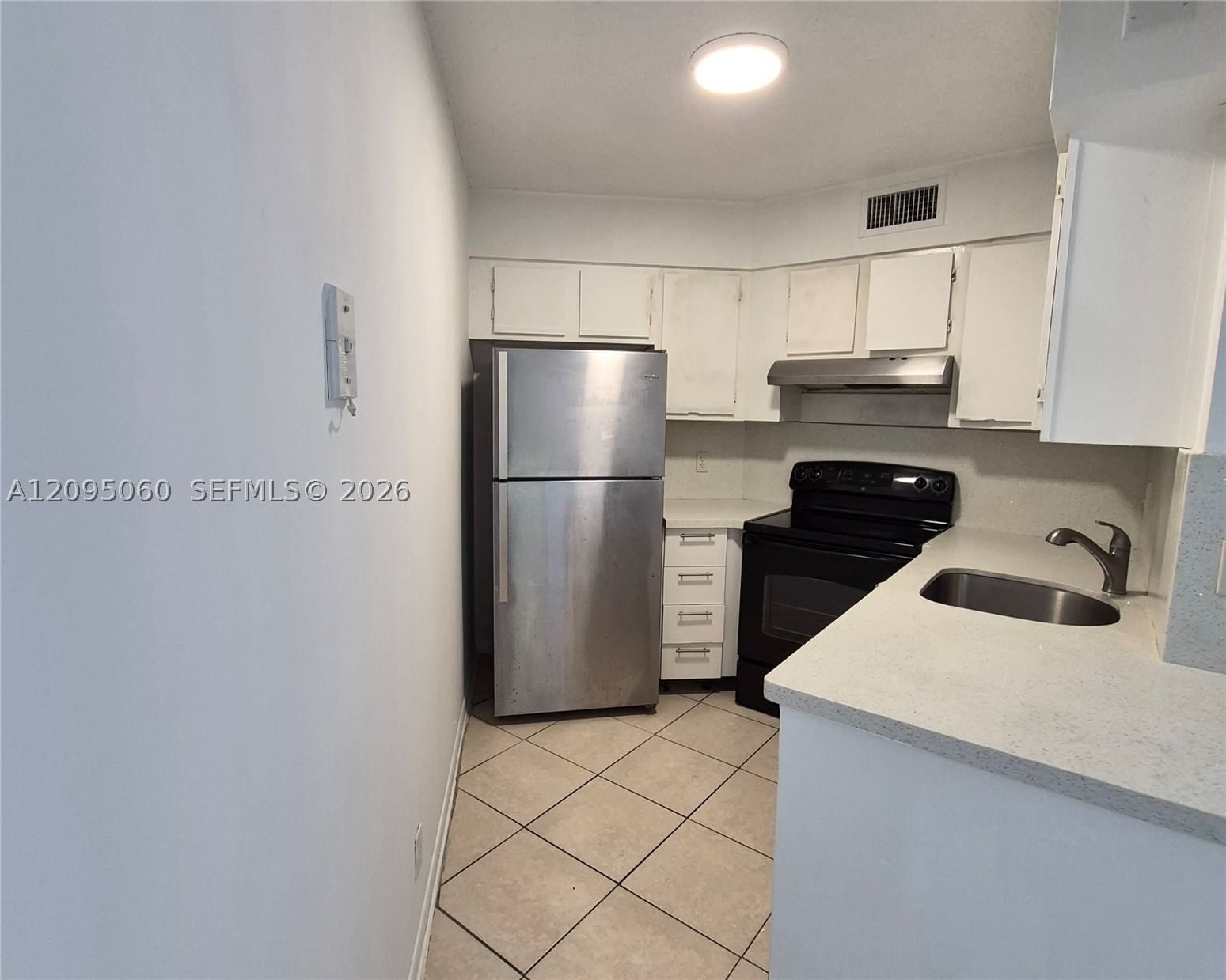 Real estate property located at 210 Lake Pointe Dr #210, Broward, Lake Pointe Condominium N, Oakland Park, FL