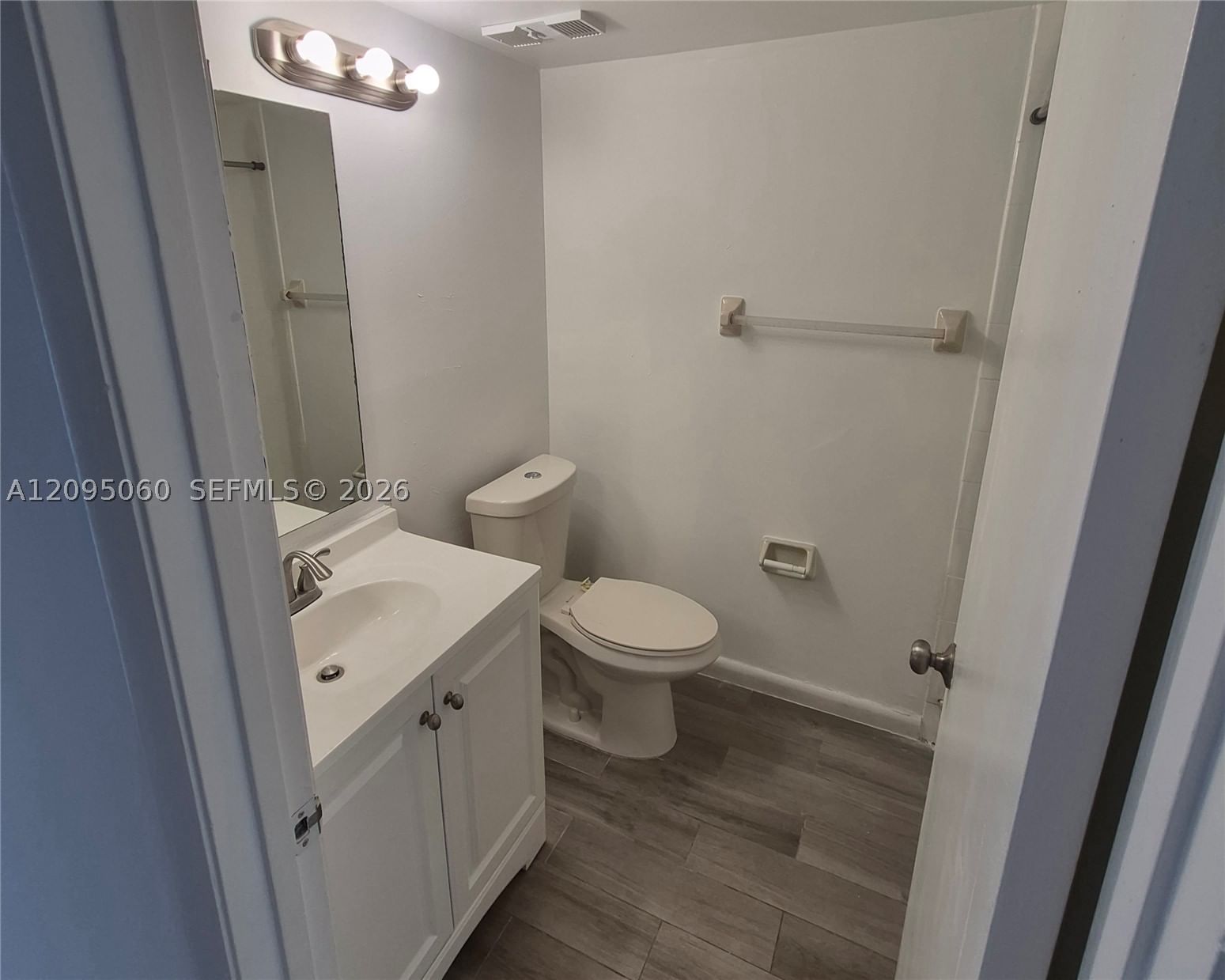 Real estate property located at 210 Lake Pointe Dr #210, Broward, Lake Pointe Condominium N, Oakland Park, FL