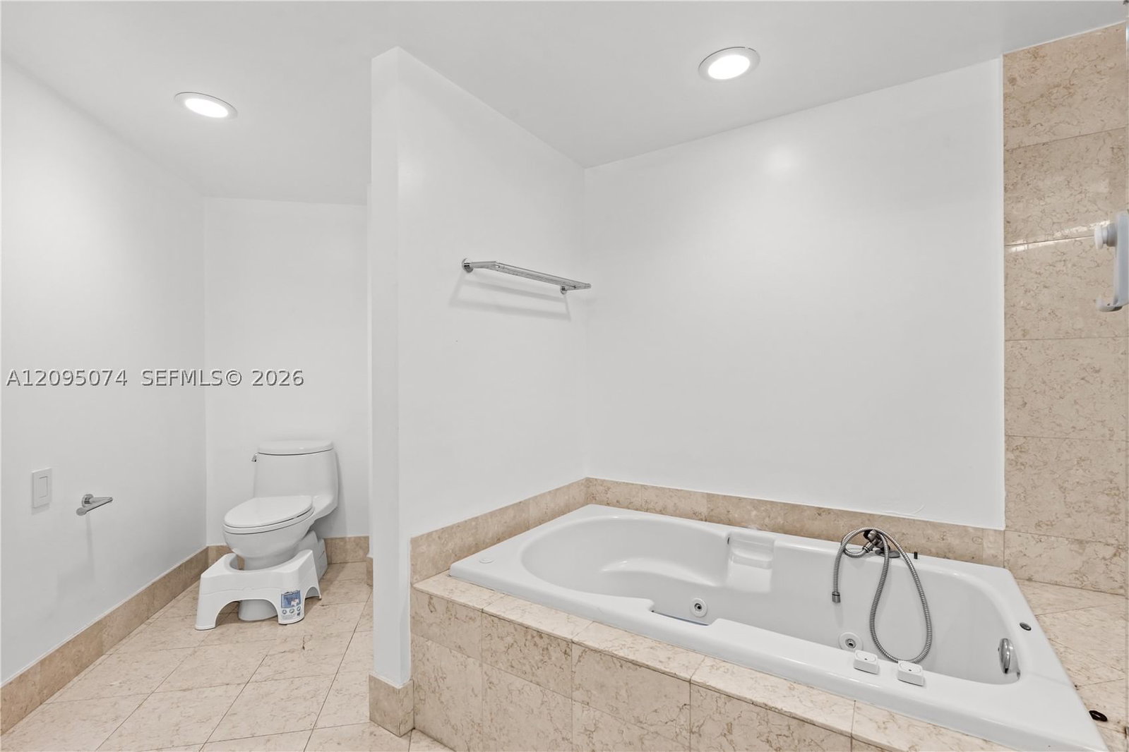 Real estate property located at 21055 Yacht Club Dr #1703, Miami-dade, South Tower At The Point, Aventura, FL