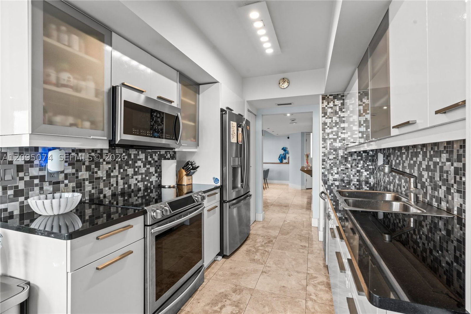 Real estate property located at 21055 Yacht Club Dr #1703, Miami-dade, South Tower At The Point, Aventura, FL