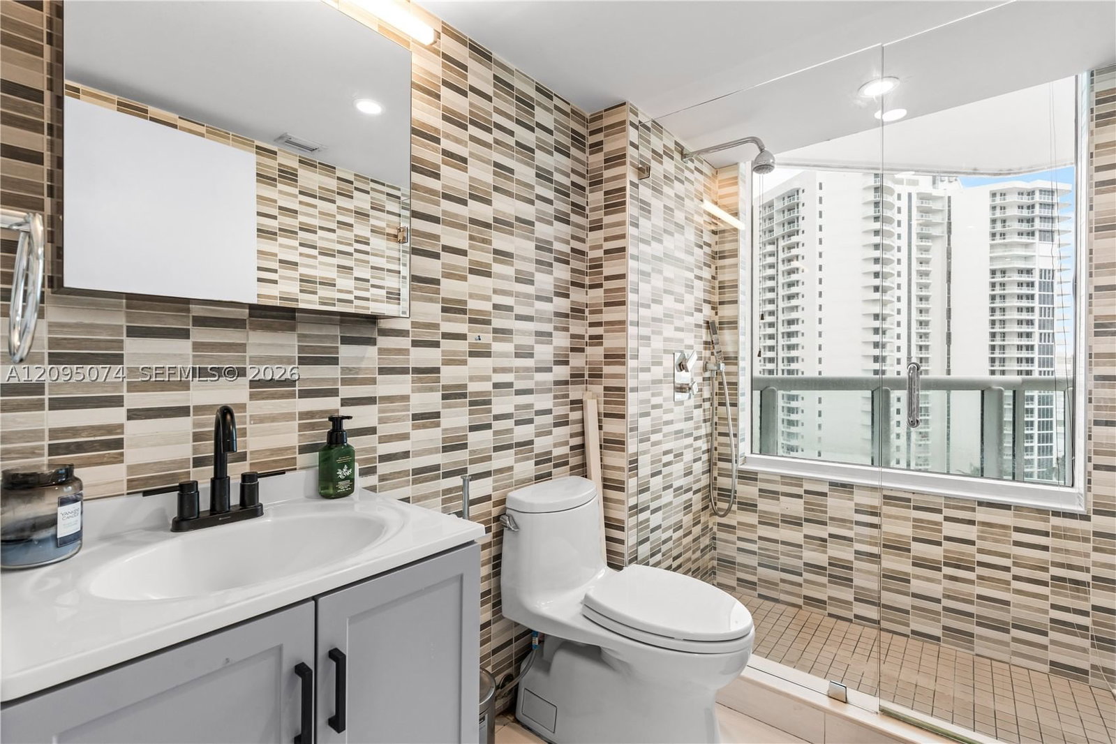 Real estate property located at 21055 Yacht Club Dr #1703, Miami-dade, South Tower At The Point, Aventura, FL