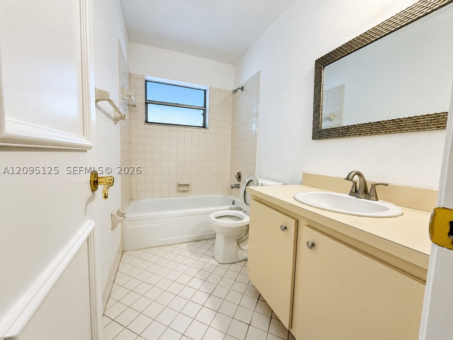 Real estate property located at 8982 Sample Rd #204, Broward, Oxford Condo, Coral Springs, FL