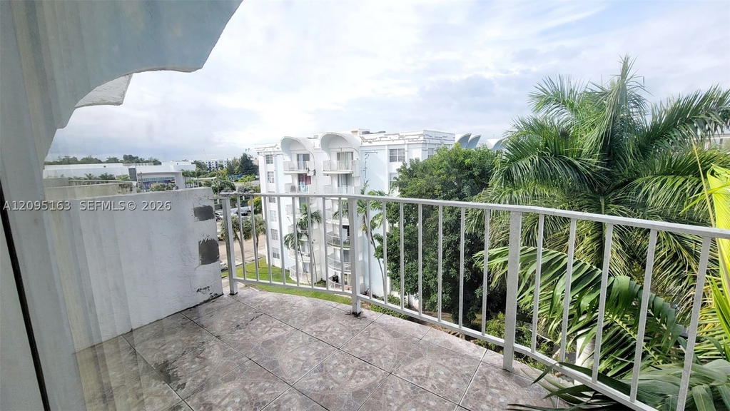 Real estate property located at 494 165th St Rd C-602, Miami-dade, Montecarlo Condo, Miami, FL