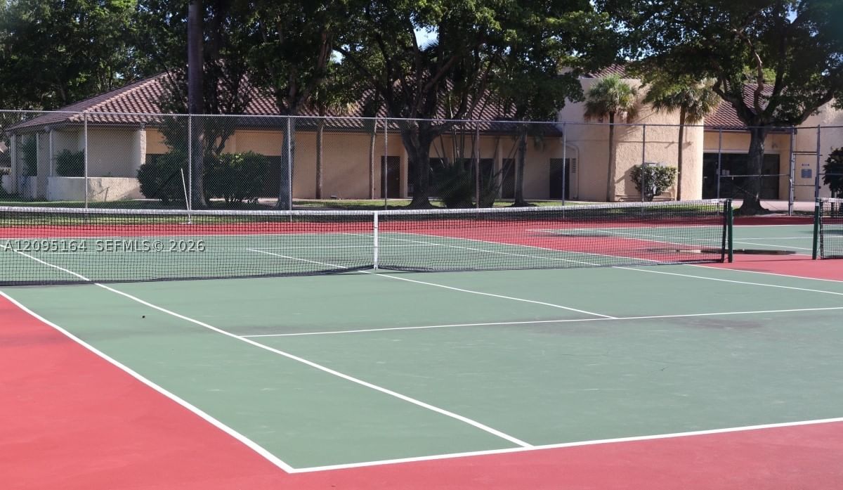 Real estate property located at 8220 24th St #4304, Broward, Oakbrook Iv V Vi Vii Cond, North Lauderdale, FL
