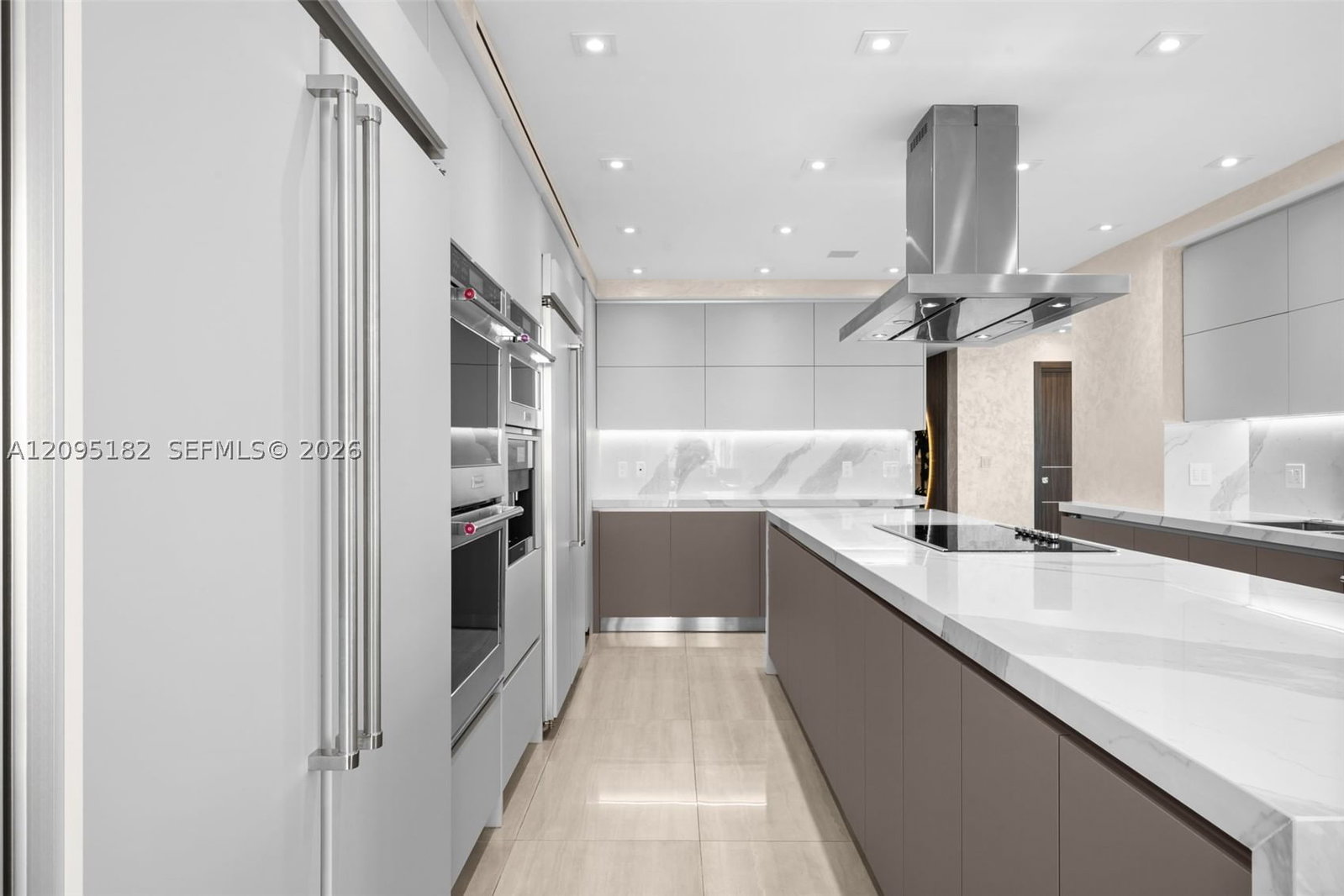 Real estate property located at 3301 183rd St #2001, Miami-dade, The Peninsula Ii Condo, Aventura, FL