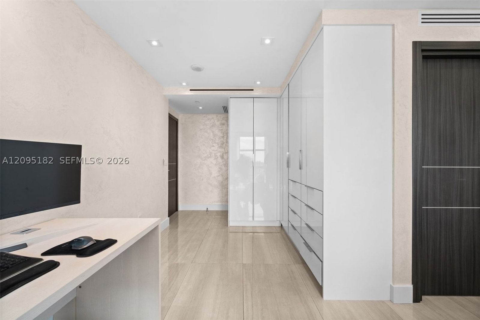 Real estate property located at 3301 183rd St #2001, Miami-dade, The Peninsula Ii Condo, Aventura, FL