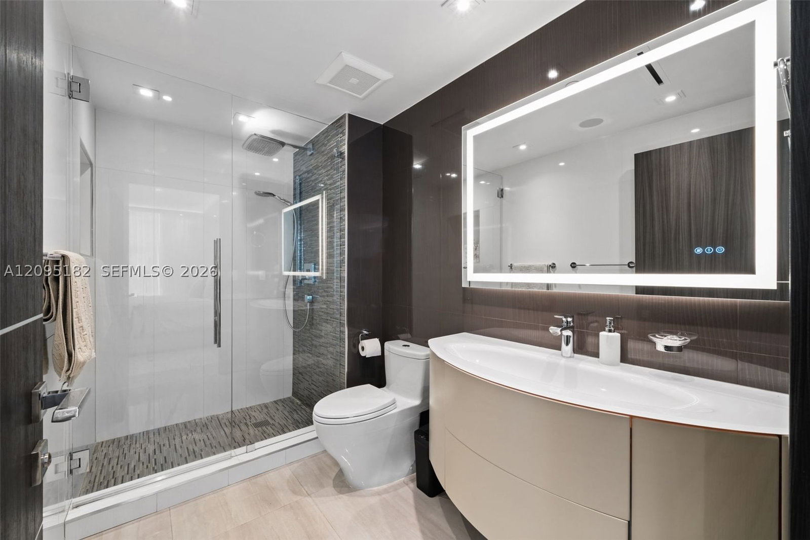 Real estate property located at 3301 183rd St #2001, Miami-dade, The Peninsula Ii Condo, Aventura, FL