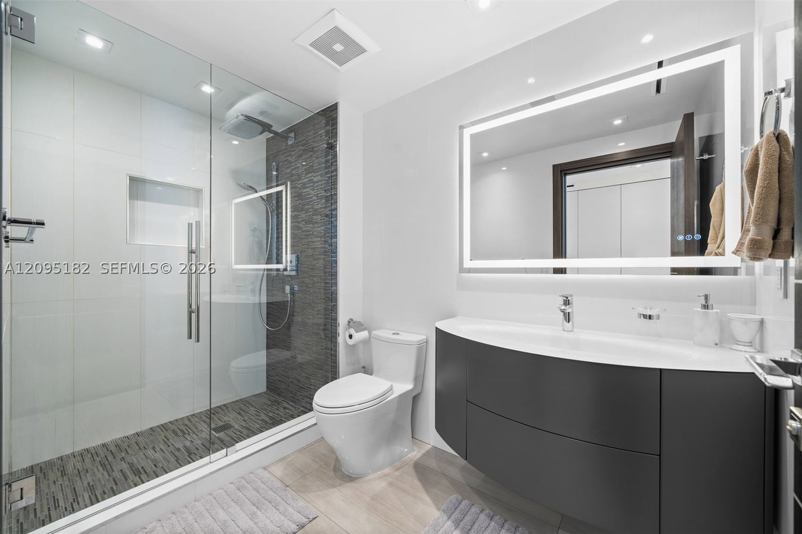 Real estate property located at 3301 183rd St #2001, Miami-dade, The Peninsula Ii Condo, Aventura, FL