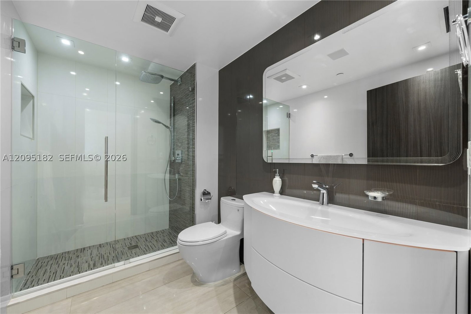 Real estate property located at 3301 183rd St #2001, Miami-dade, The Peninsula Ii Condo, Aventura, FL